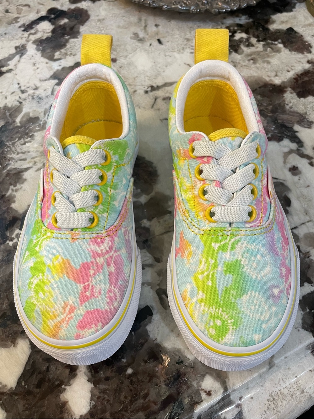 Vans "Skull / Cyber Yellow” Era Elastic Lace Limited Edition Kid’s Size 10.5